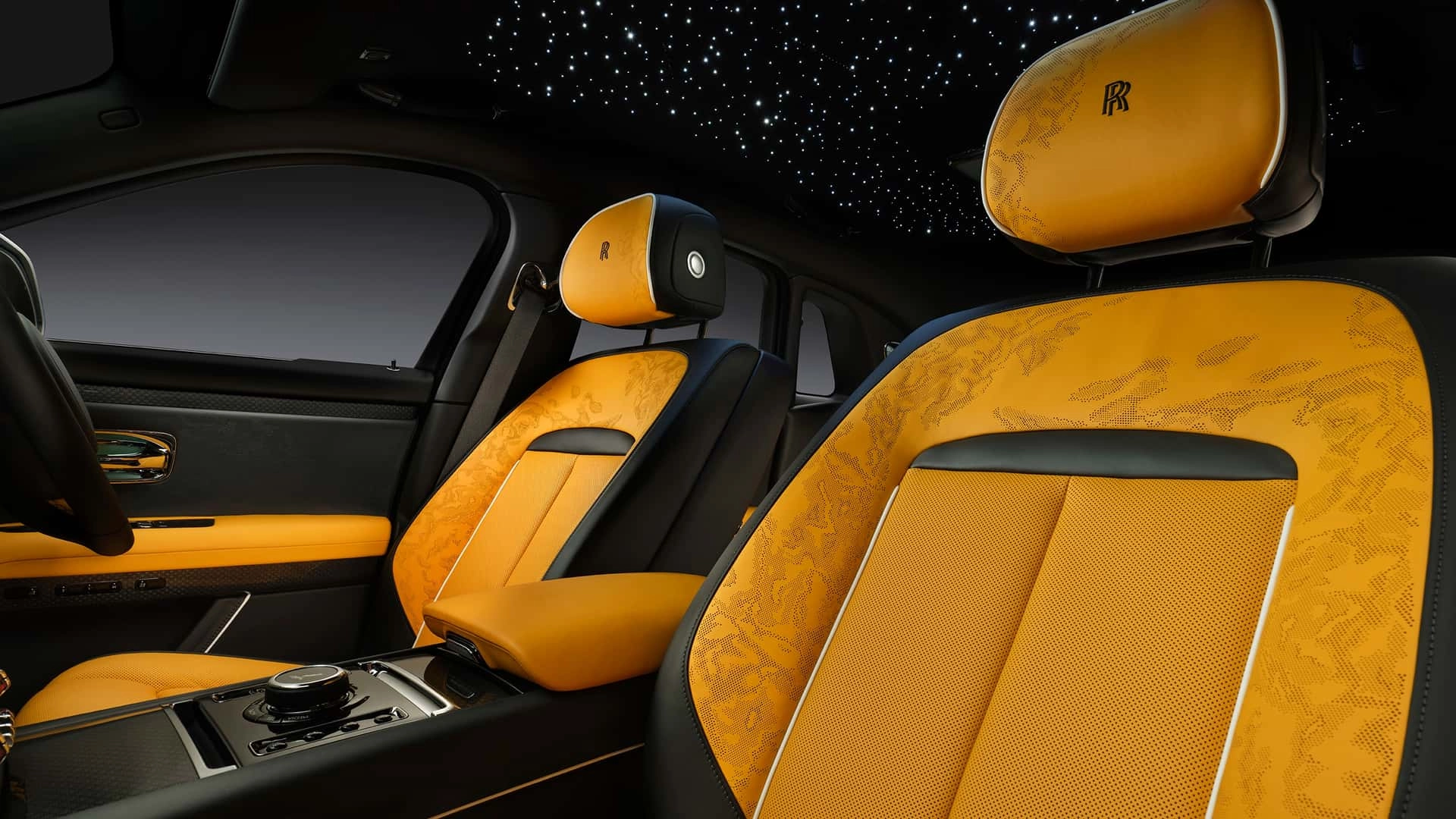 2025 rolls royce black badge ghost series ii interior (3)